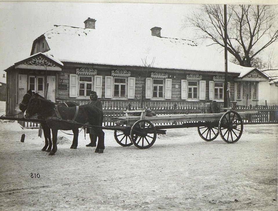 Boot und Transportfuhrwerk im winterlichen Galizien (BildID 15681986)