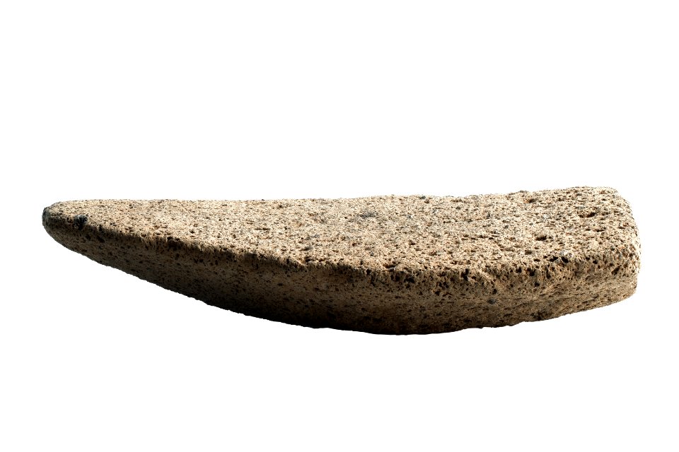 Bootvormige maalsteen in tefriet, 600 tot 400 VC, vindplaats- Meeuwen, Gielisheide 14, 1985, collectie Gallo-Romeins Museum Tongeren, TEMP 73