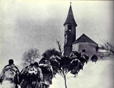 Borci XIV. divizije pri cerkvi Sv. Boštjana v Radežu nad Zidanim mostom
