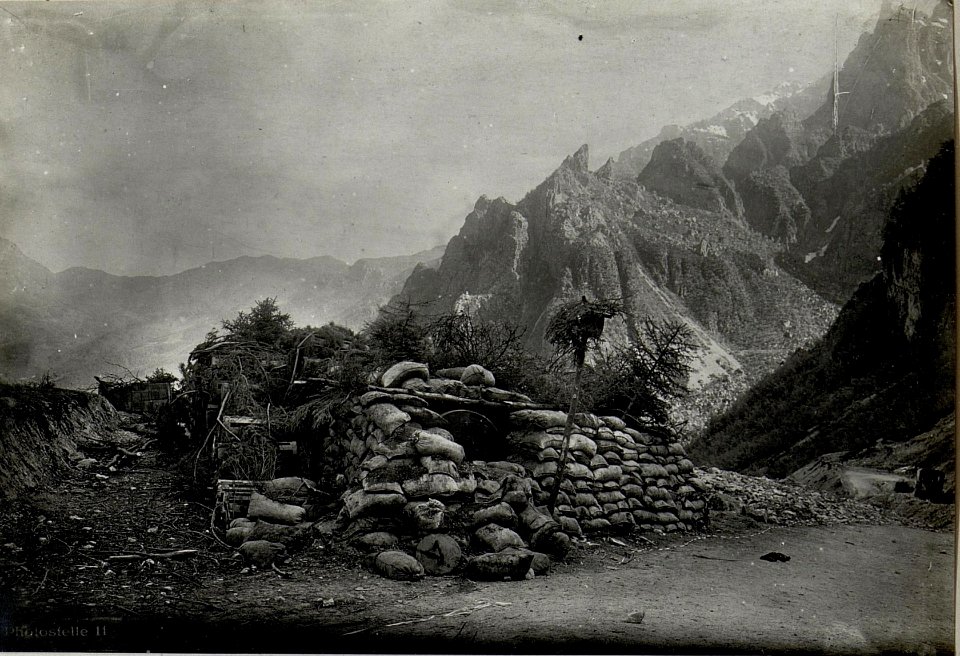 Borcolopass. Italienischer 28cm Mörser, Rohr und Munition. (BildID 15639557)