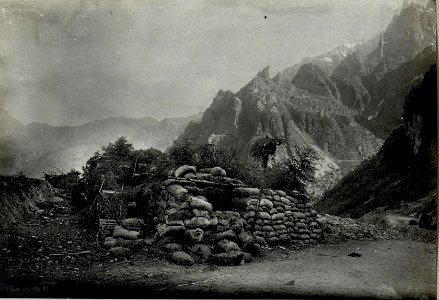 Borcolopass. Italienischer 28cm Mörser, Rohr und Munition. (BildID 15639557)