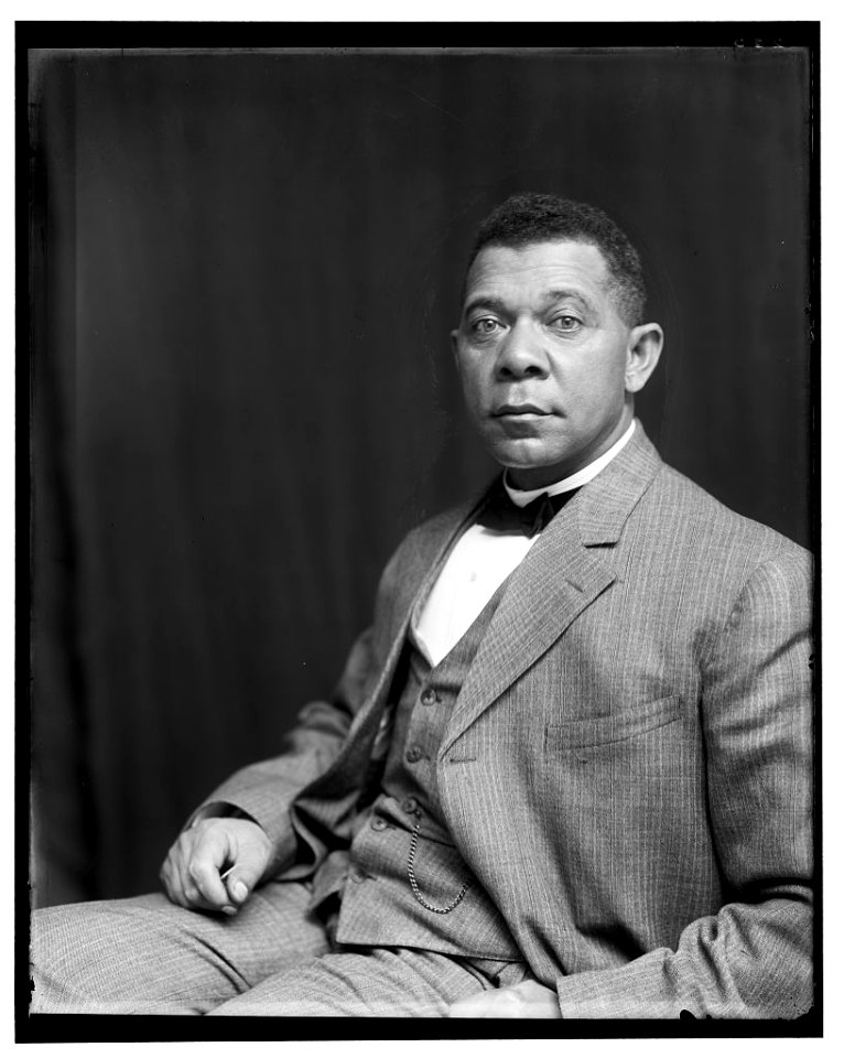 Booker T. Washington, half-length portrait, seated LCCN2010645746