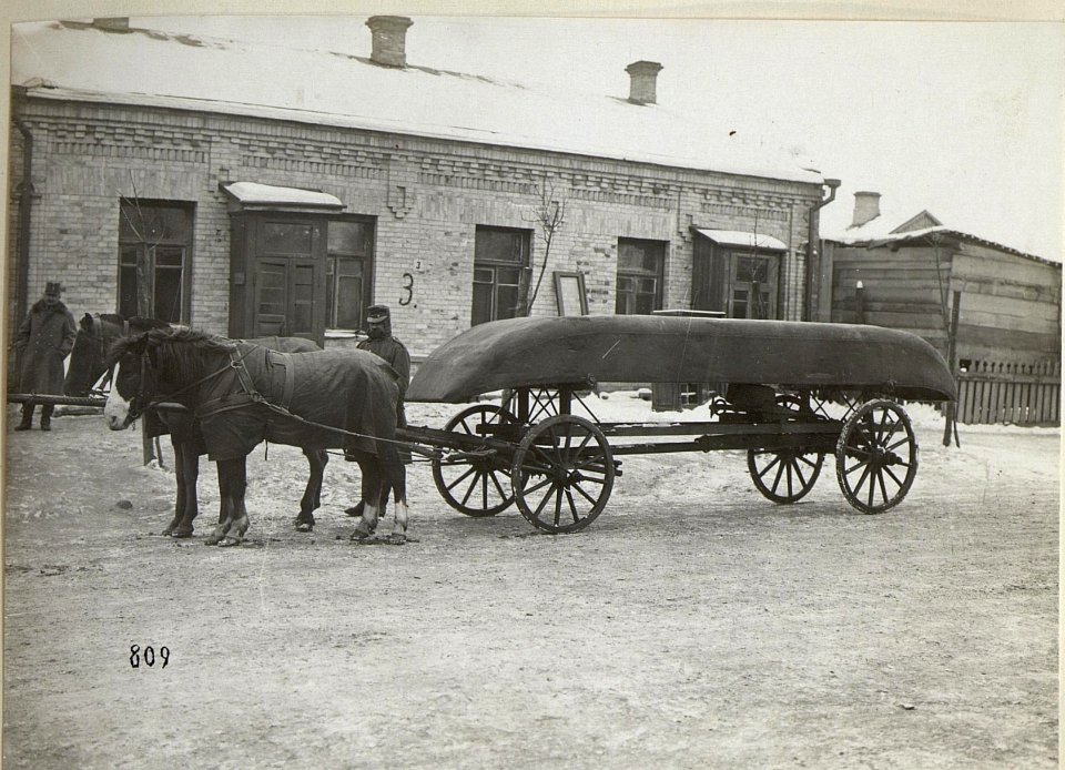 Boot und Transportfuhrwerk im winterlichen Galizien (BildID 15681979)