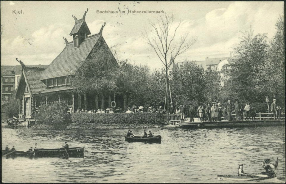 Bootshaus im Hohenzollernpark (Kiel 27.356)