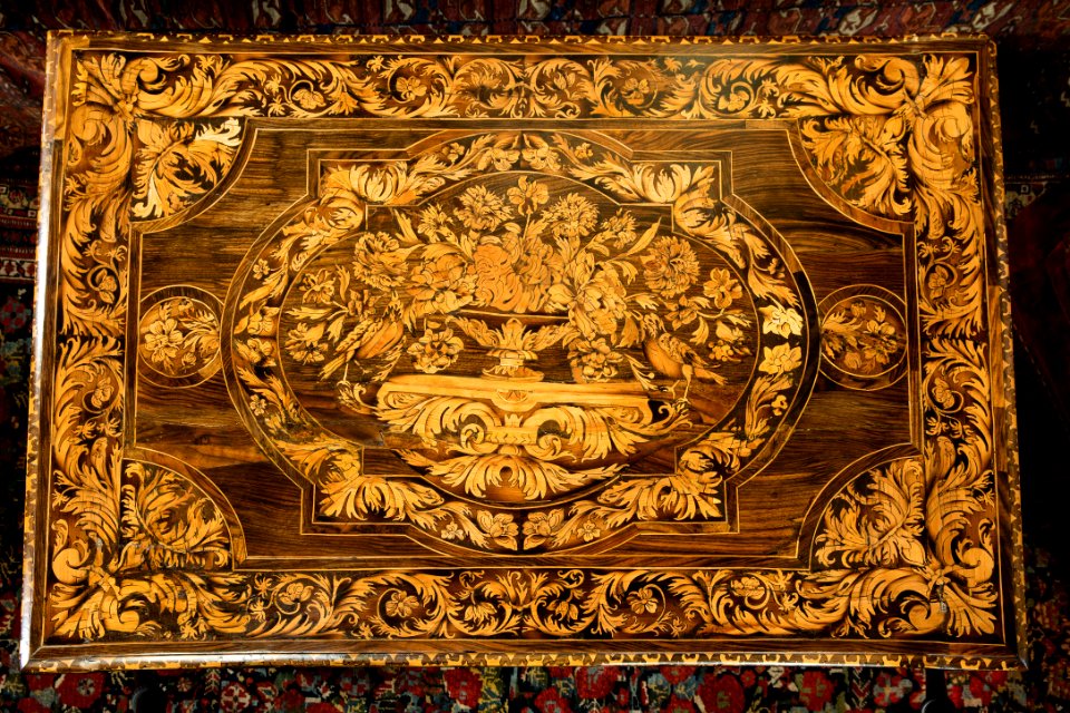 Bord fanerat med intarsia - Hallwylska museet - 108633