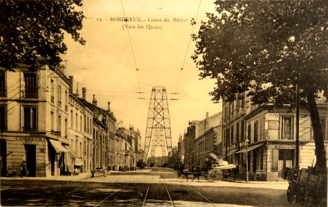 Bordeaux - Cours du Médoc - pylone pont transbordeur 1