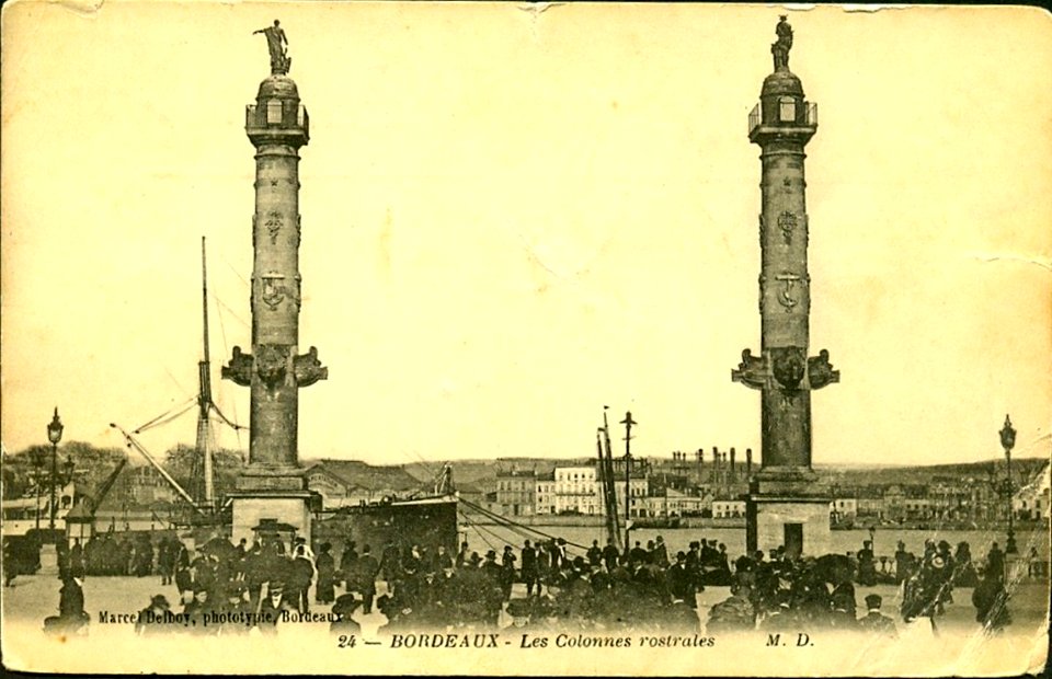 Bordeaux - Les colonnes rostrales 2