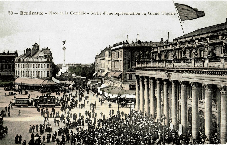 Bordeaux - Place de la Comédie - sortie du Grand Théâtre