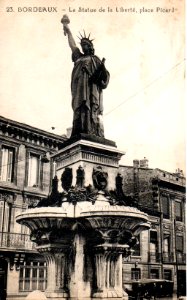 Bordeaux - Place Picard - Statue de la Liberté photo