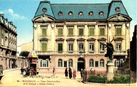 Bordeaux - Place Pierre Laffite et Caisse d'Epargne