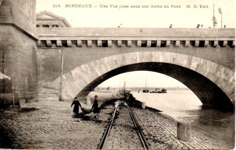 Bordeaux - Pont de Pierre - vue sous l'arche