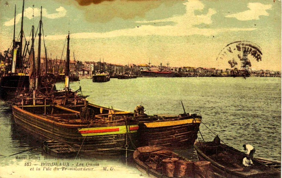 Bordeaux - Quais et la pile du pont transbordeur