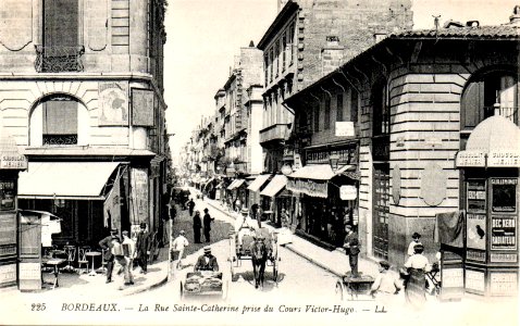 Bordeaux - rue Sainte-Catherine prise du cours Victor-Hugo (LL)