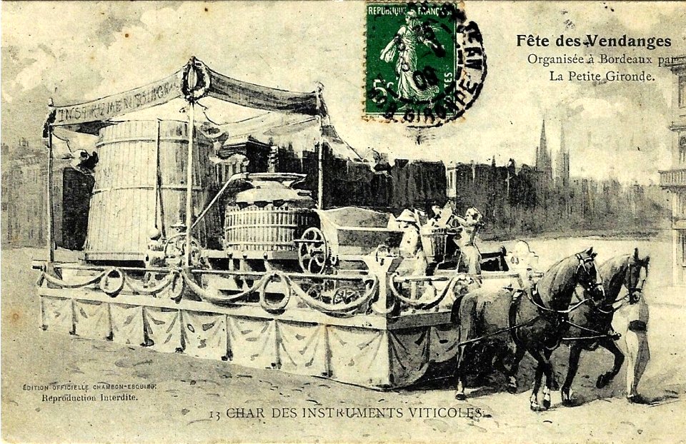 Bordeaux fête-des-vendanges 13 Char des instruments viticoles