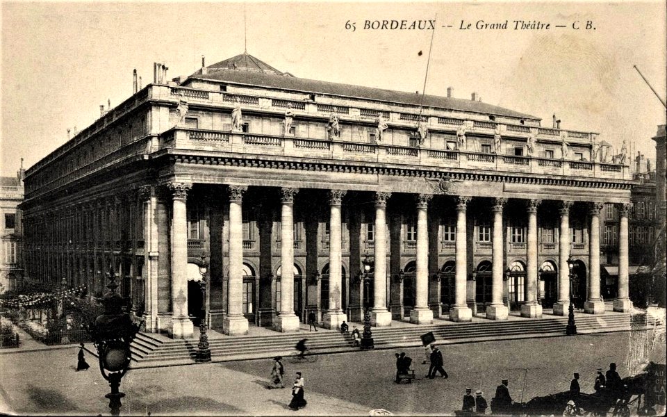 Bordeaux place de la comedie 17