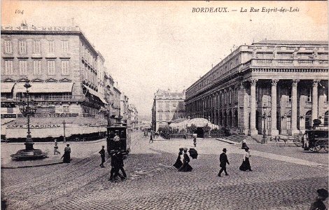 Bordeaux place de la comedie 27