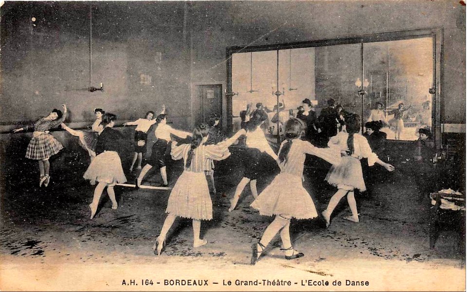 Bordeaux place de la comedie Grand théâtre 2