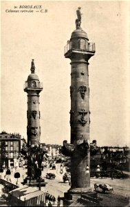 Bordeaux place des Quinconces colonnes rostrales 2