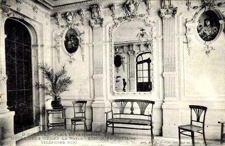 Bordeaux place de la comedie Hôtel des 4 soeurs 2