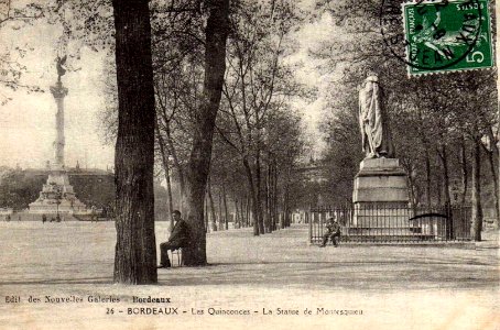 Bordeaux place des-Quinconces statue de Michel Montaigne 2