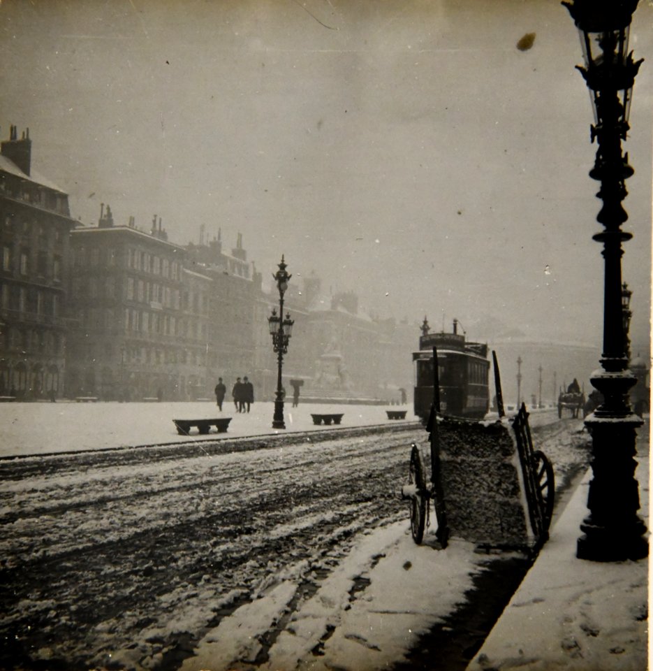 Bordeaux, Allées de Tourny sous la neige vers 1910. b