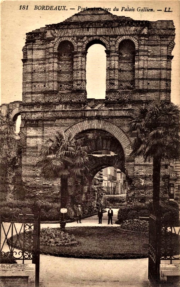 Bordeaux-les-ruines-du-Palais-Gallien 3