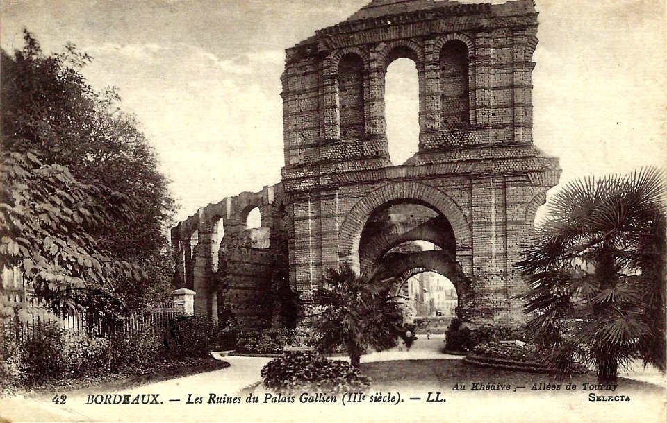 Bordeaux-les-ruines-du-Palais-Gallien 2