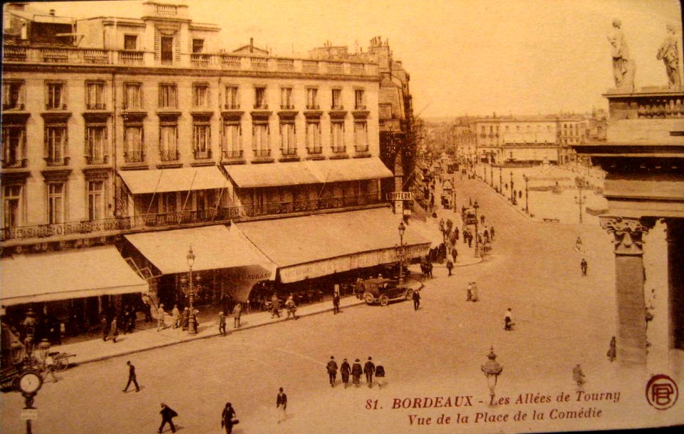 Bordeaux place de la comedie 20