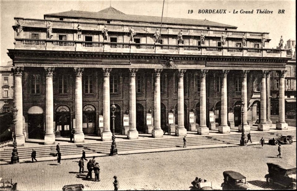 Bordeaux place de la comedie 28
