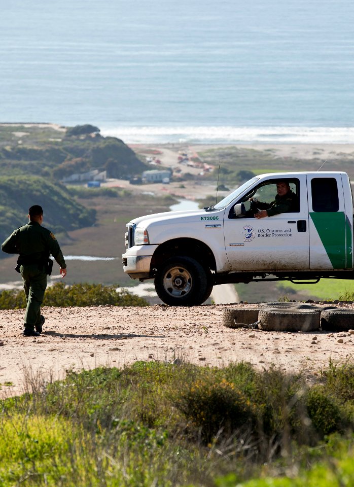Border Patrol Agents Patrol San Diego Border Sector - 8467647585