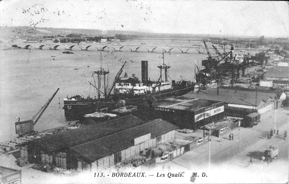 Bordeaux-Les Quais et le pont de pierre vers 1910-MD 113