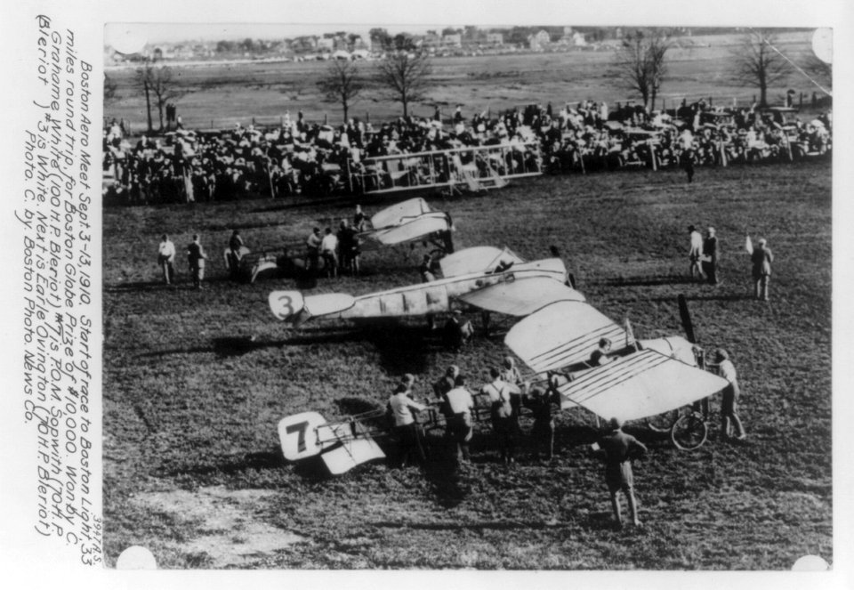 Boston Aero Meet, Sept. 3-13, 1910 - start of race LCCN2001705771