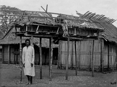 Bostäder och duvslag i sakalav-byn Chubodifomby, n.v. Madagaskar. Chubodifomby - SMVK - 001676