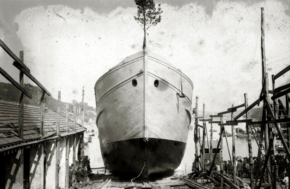 Botadura de un barco en los Astilleros San Roque de Pasaia (2 de 4) - Fondo Car-Kutxa Fototeka