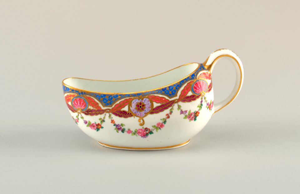 Bourdalou, late 18th century (CH 18459691-2)