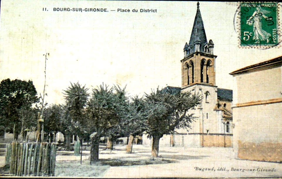 Bourg - Place du District 1