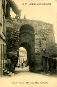 Bourg - Porte du port 2a