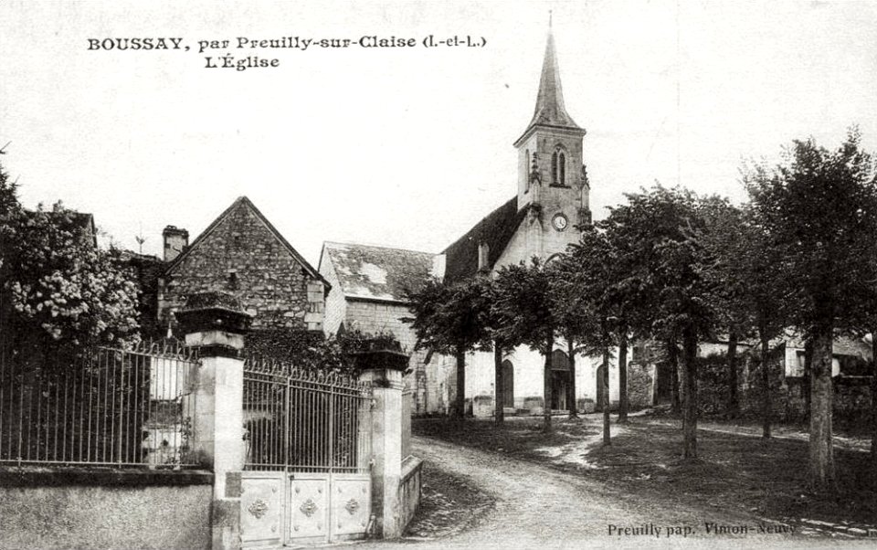 Boussay-église-place