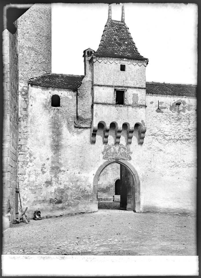 CH-NB - Aigle, Château, Portail, vue partielle - Collection Max van Berchem - EAD-7160