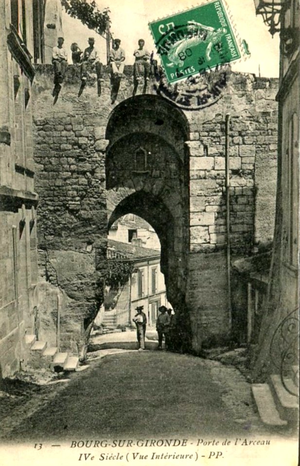 Bourg - Porte du port (2)