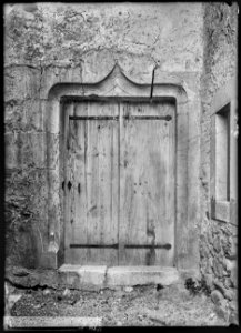 CH-NB - Aubonne, Château, Porte, vue d'ensemble - Collection Max van Berchem - EAD-7190