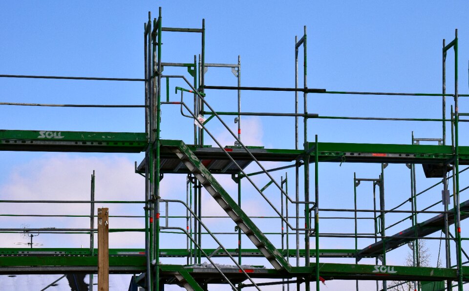 Sky housebuilding head