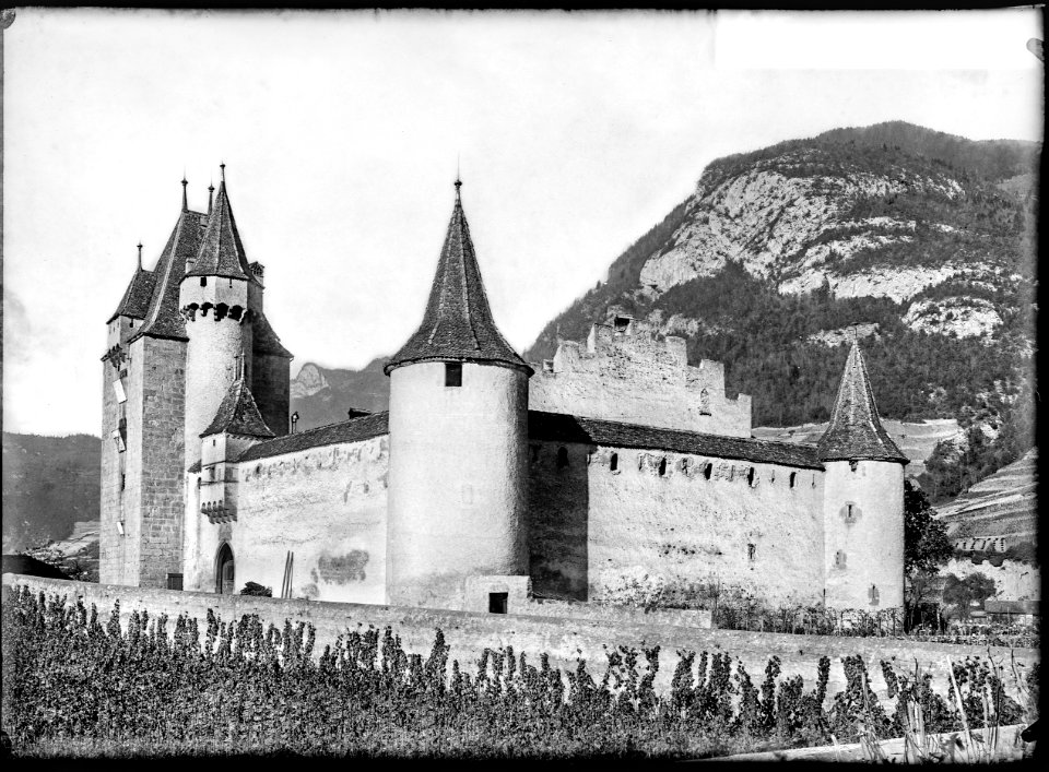 CH-NB - Aigle, Château, vue partielle - Collection Max van Berchem - EAD-7156