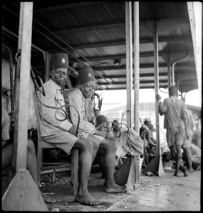 CH-NB - Belgisch-Kongo, Fluss Kongo- Soldaten - Annemarie Schwarzenbach - SLA-Schwarzenbach-A-5-25-248
