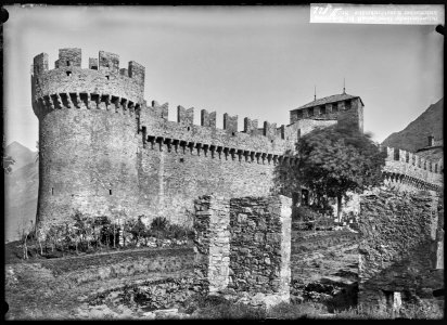 CH-NB - Bellinzona, Castello di Montebello, vue partielle - Collection Max van Berchem - EAD-7109