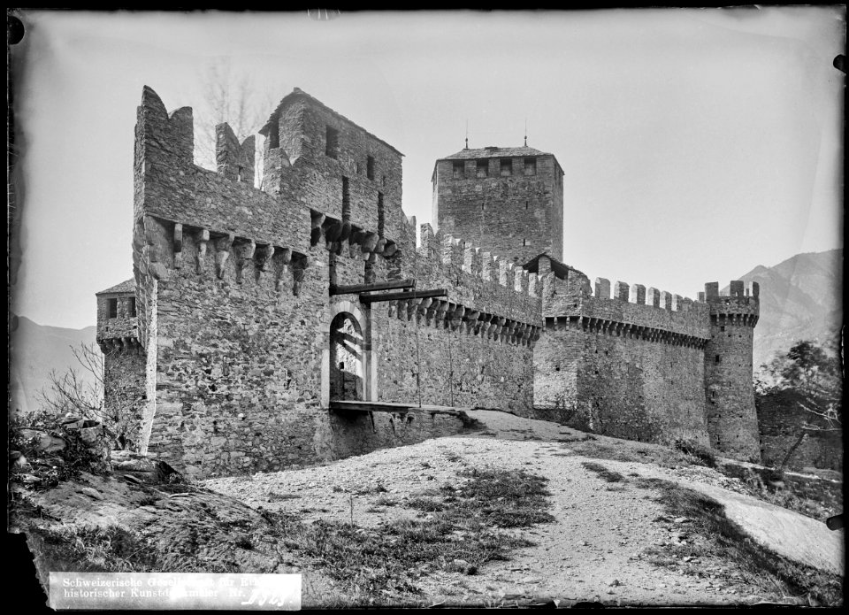 CH-NB - Bellinzona, Castello di Montebello, vue d'ensemble - Collection Max van Berchem - EAD-7110