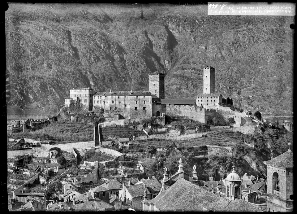 CH-NB - Bellinzona, Castello Grande, vue d'ensemble - Collection Max van Berchem - EAD-7113
