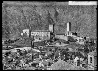 CH-NB - Bellinzona, Castello Grande, vue d'ensemble - Collection Max van Berchem - EAD-7113