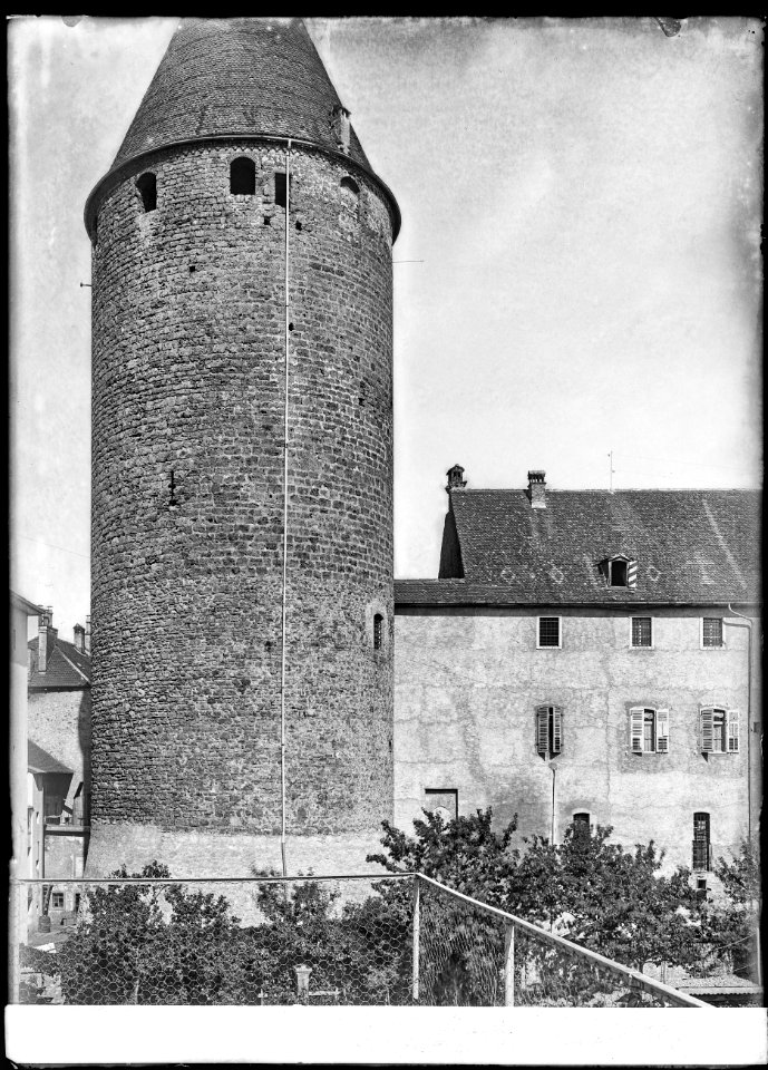 CH-NB - Bulle, Château, tour principale, vue partielle extérieure - Collection Max van Berchem - EAD-6905