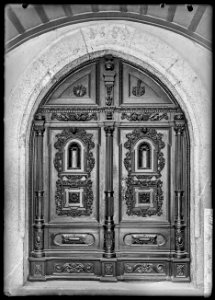 CH-NB - Bulle, Eglise Notre-Dame-de-Compassion, vue partielle extérieure - Collection Max van Berchem - EAD-6906